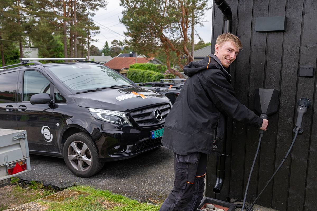 Elektriker fra Borg Elektro i arbeid